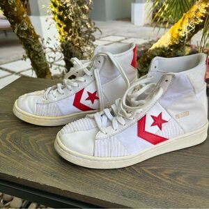 Converse Pro Leather High-Top Sneakers with Red Star unisex